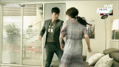 치마 짧은 여자만 보면 못 참는 서인국.gif | 인스티즈
