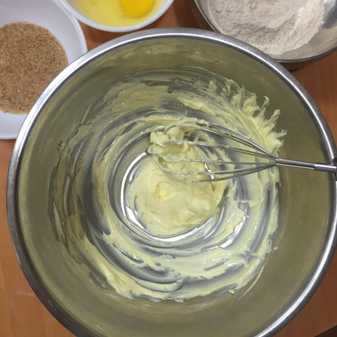 에어프라이어로 통밀쑥파운드케이크 만들기 | 인스티즈