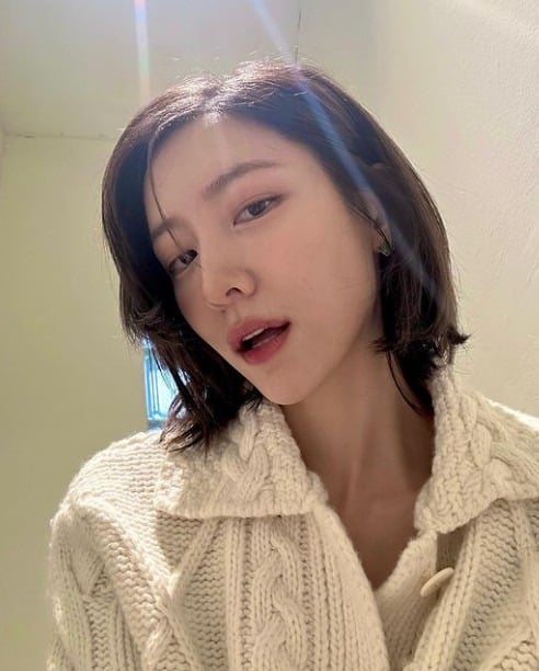취향 따라 갈리는 배우 박지현 긴머리vs단발 | 인스티즈