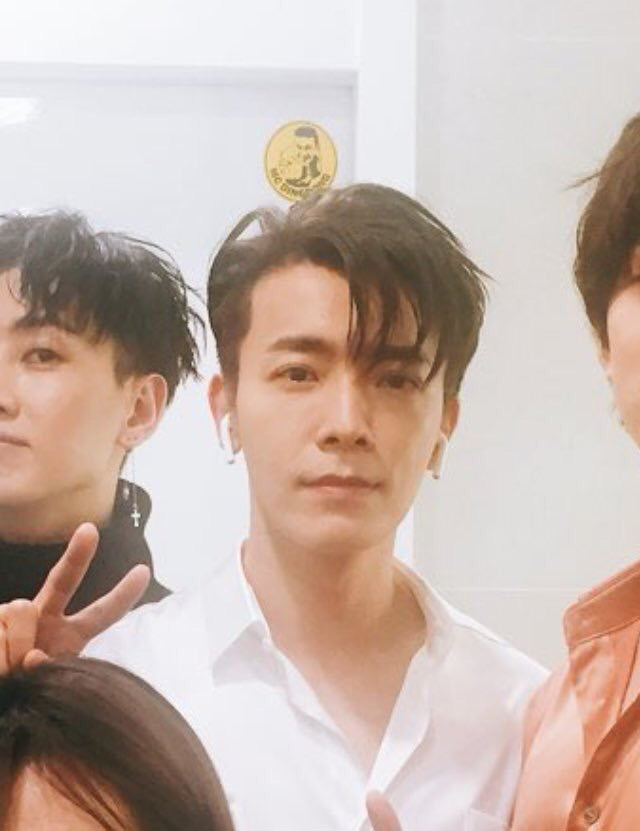 에어팟을 착용한 아이돌, 연예인 모음 | 인스티즈