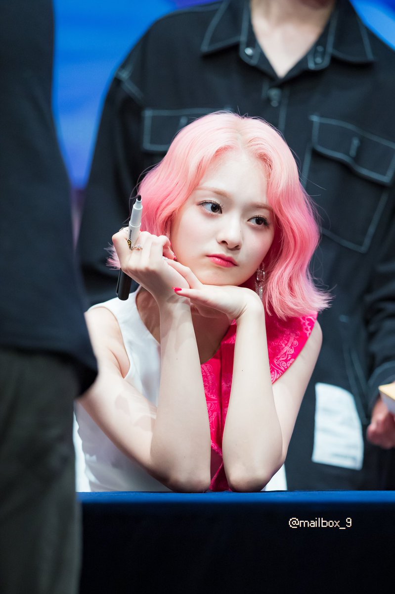 핑크머리한 프로미스나인 이나경 미모 근황.jpgif | 인스티즈