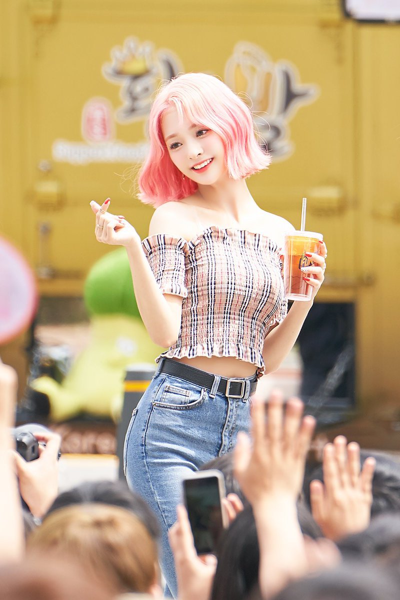 핑크머리한 프로미스나인 이나경 미모 근황.jpgif | 인스티즈