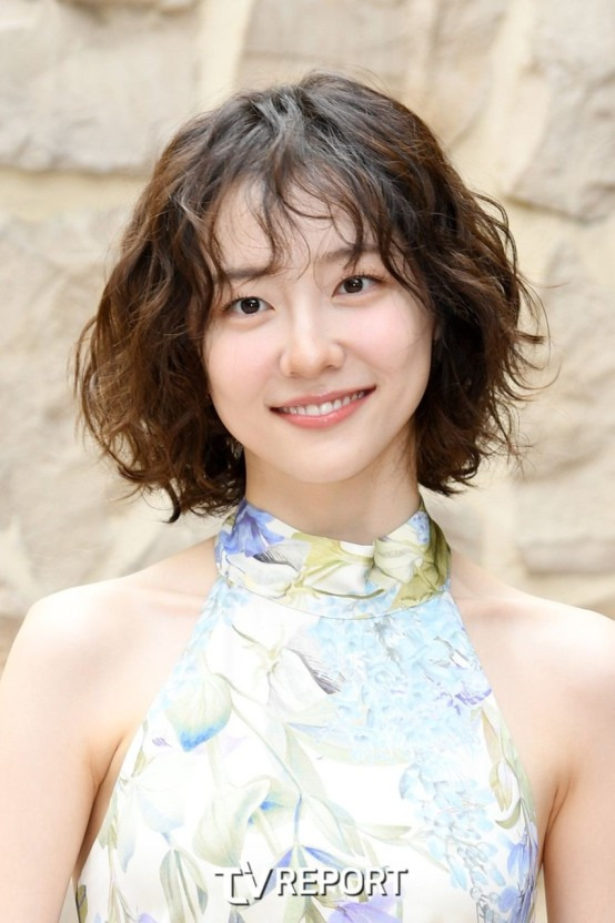 취향 따라 갈리는 배우 박지현 긴머리vs단발 | 인스티즈