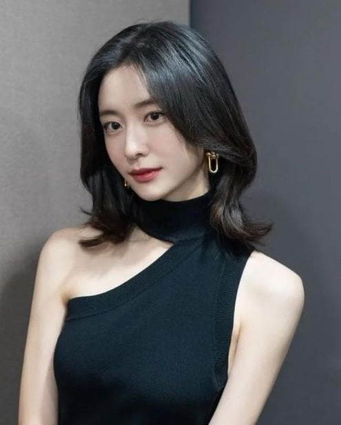 취향 따라 갈리는 배우 박지현 긴머리vs단발 | 인스티즈