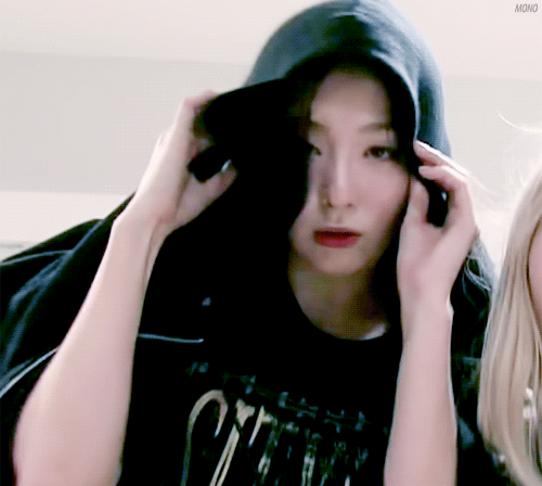 땀이 많아서 스태프가 힘들어한다는 레드벨벳 슬기.jpgif | 인스티즈