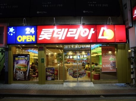 혼자 밥먹기 난이도 下 김밥천국(분식점)vs패스트푸드점 어디가 더 쉽다고 생각해????????????그래 물론둘다쉽지...만!!하나만!! | 인스티즈