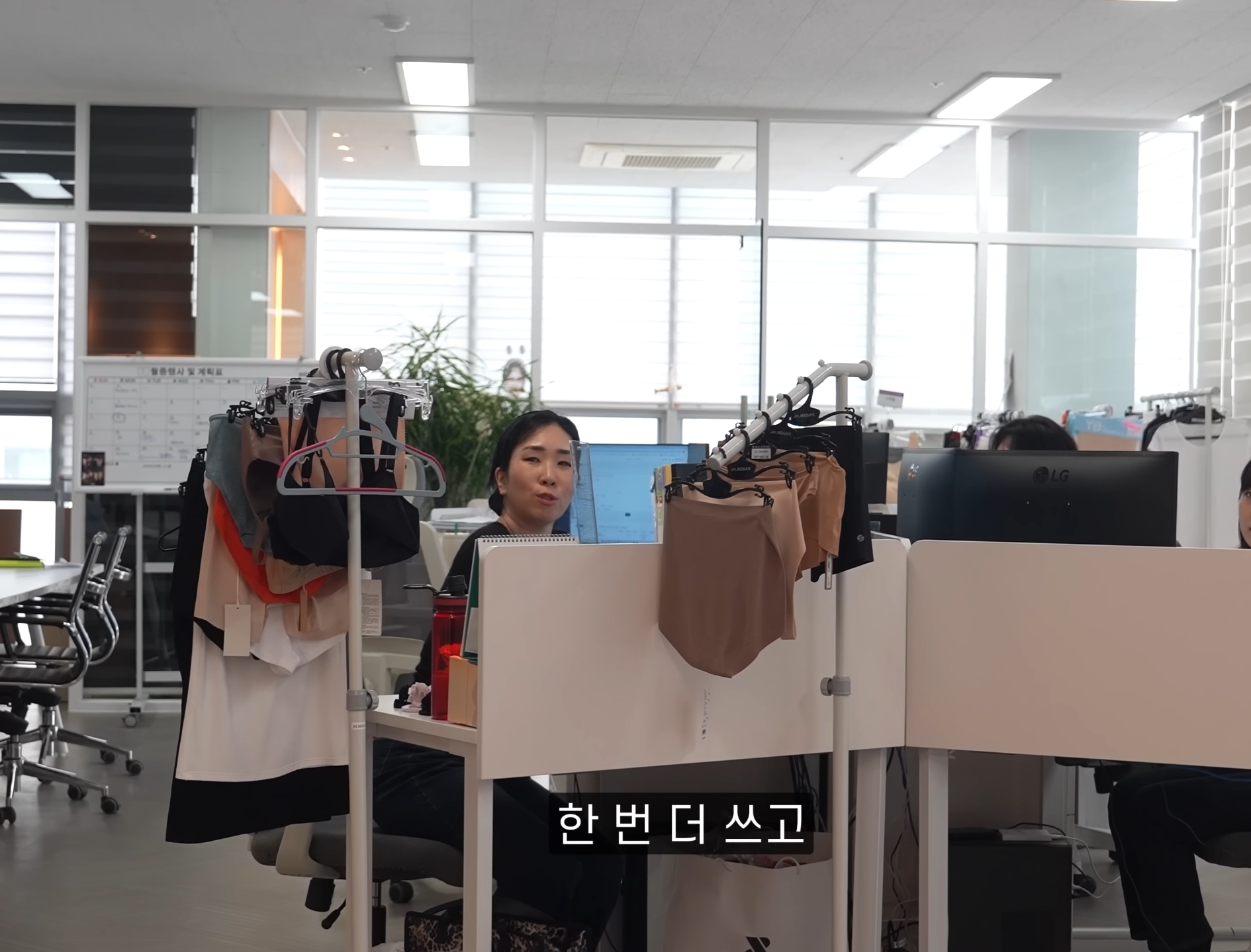 김종국 & 송지효 : "샤워하고 한 번 닦은 수건을 왜 바로 세탁함???".jpg | 인스티즈