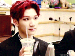 남자 연예인 손크기 실감할수있는 사진 | 인스티즈