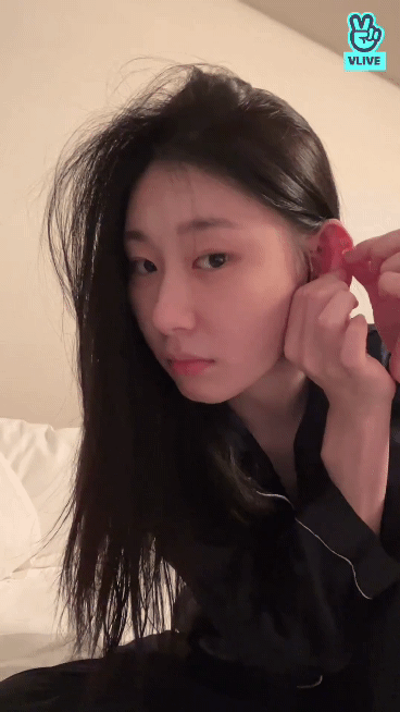잠옷입고 브이앱에서 귀침붙이는 아이돌 | 인스티즈