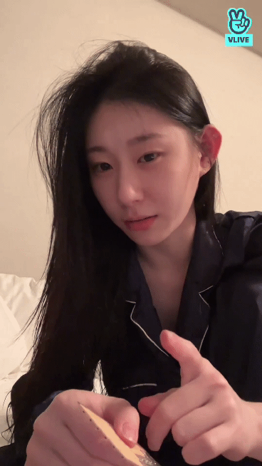 잠옷입고 브이앱에서 귀침붙이는 아이돌 | 인스티즈