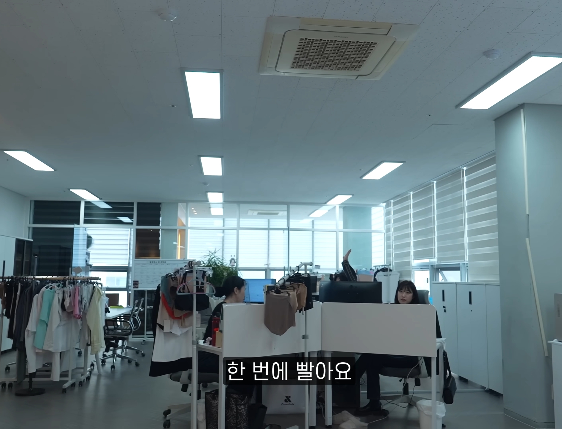 김종국 & 송지효 : "샤워하고 한 번 닦은 수건을 왜 바로 세탁함???".jpg | 인스티즈