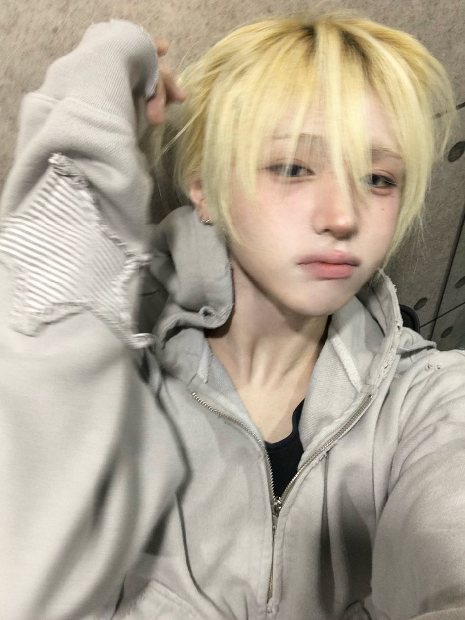 셀프 화장하는 남돌.jpg | 인스티즈