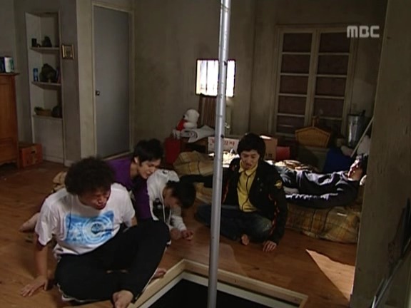 [거침없이하이킥] 민용이 옥탑방에 감금된 남자들ㅋㅋㅋㅋㅋ.jpg | 인스티즈