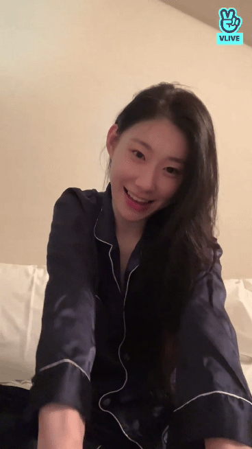 잠옷입고 브이앱에서 귀침붙이는 아이돌 | 인스티즈