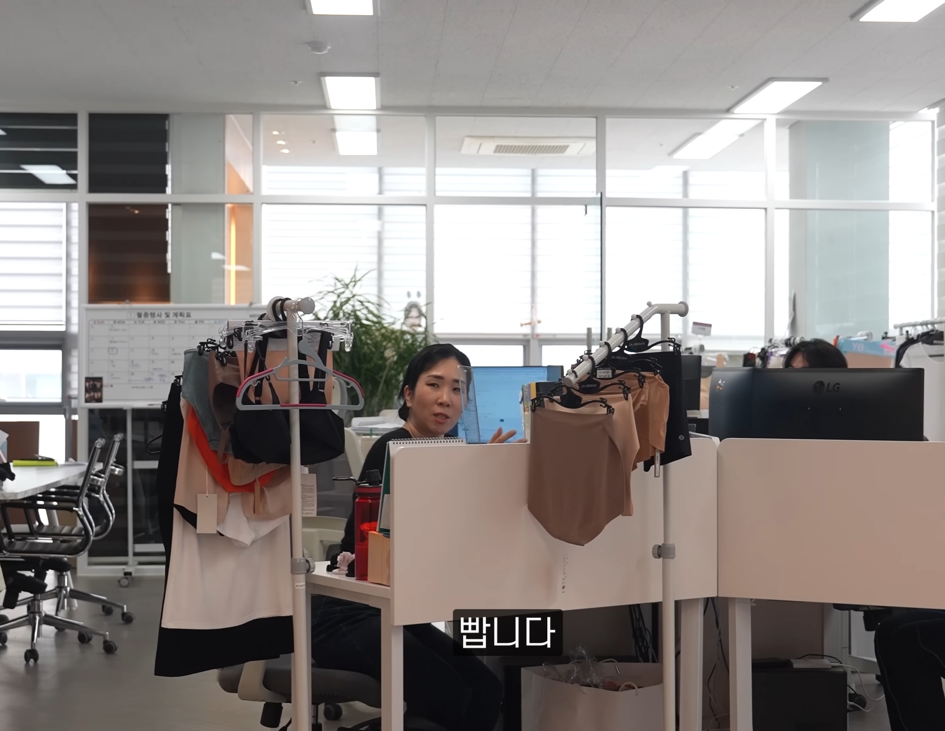 김종국 & 송지효 : "샤워하고 한 번 닦은 수건을 왜 바로 세탁함???".jpg | 인스티즈