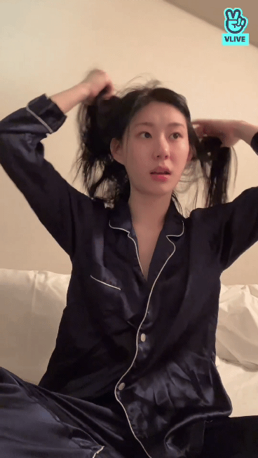 잠옷입고 브이앱에서 귀침붙이는 아이돌 | 인스티즈