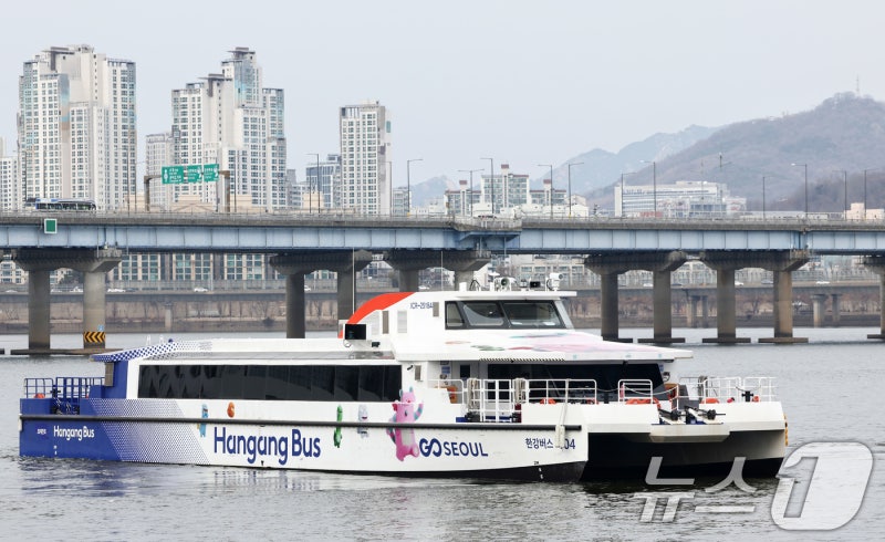 '미운 오리'서 '한강 백조'로…한강버스, 주말 탑승률 60% 돌파 | 인스티즈