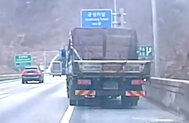 4.5t 화물차 고속도로 '비틀'…저혈당쇼크 온 기사 [영상] | 인스티즈