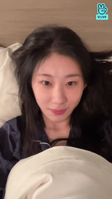 잠옷입고 브이앱에서 귀침붙이는 아이돌 | 인스티즈