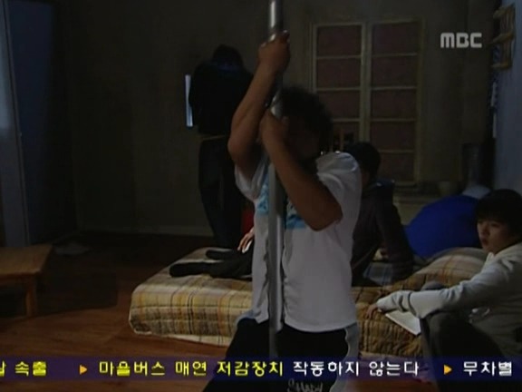 [거침없이하이킥] 민용이 옥탑방에 감금된 남자들ㅋㅋㅋㅋㅋ.jpg | 인스티즈