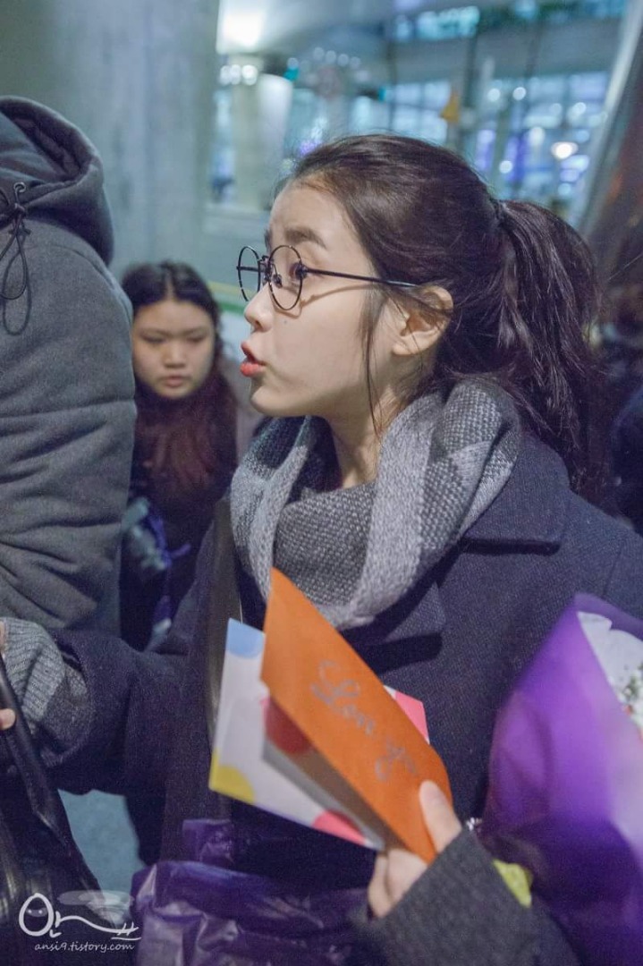 아이유가 말할때 특유의 입모양.jpg | 인스티즈