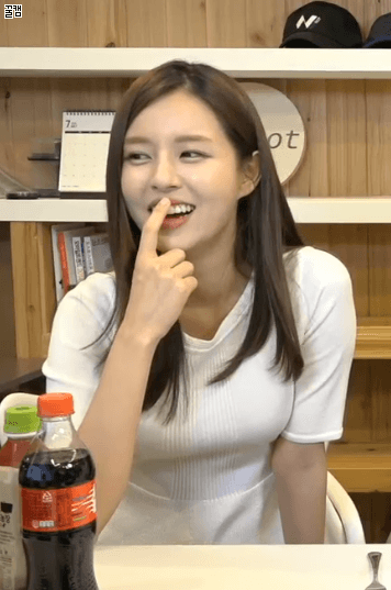 JTBC 간판미녀 조수애 아나운서 움짤탈탈.GIF - BGM | 인스티즈