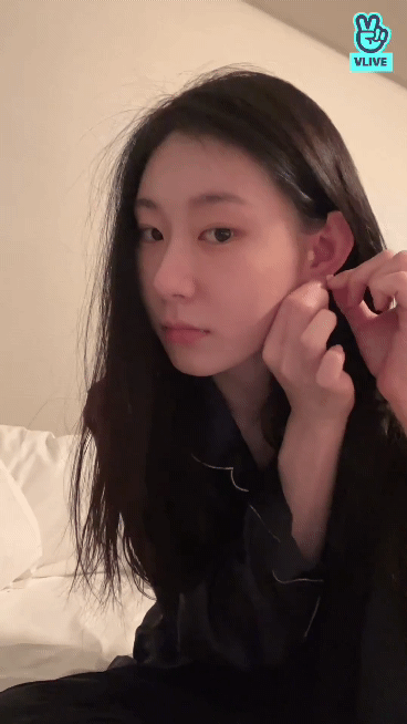 잠옷입고 브이앱에서 귀침붙이는 아이돌 | 인스티즈