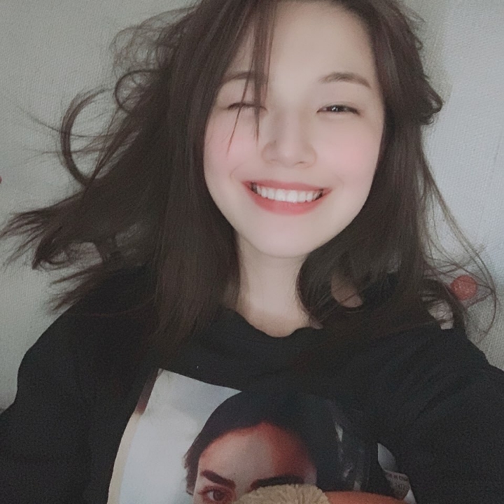 평범한 눈웃음을 가지고 있는 프로미스나인 백지헌 | 인스티즈