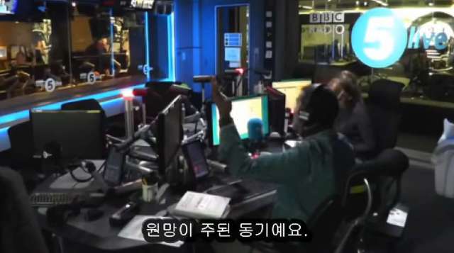 깨어있는 척하는 젊은 여성에게 일침하는... | 인스티즈