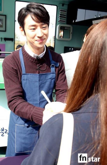 우산 어깨를 가진 남자 연예인 3대장 | 인스티즈