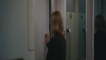 어떤 애기 어머님이 딸이 없어졌다고 비행기에서 난동을 부리시는 거에요.gif | 인스티즈