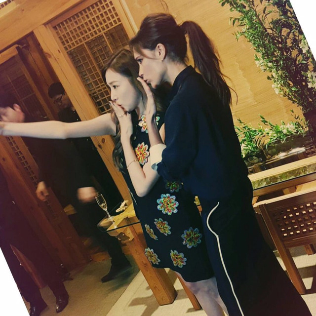 오늘자 티파니와 빅토리아베컴.jpgif | 인스티즈