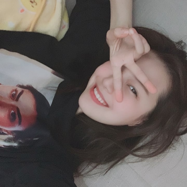 평범한 눈웃음을 가지고 있는 프로미스나인 백지헌 | 인스티즈