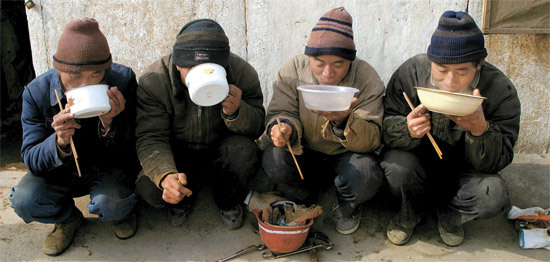 같은 중국인이면서도 불체자 대우를 받고 살아가는 중국인들 | 인스티즈