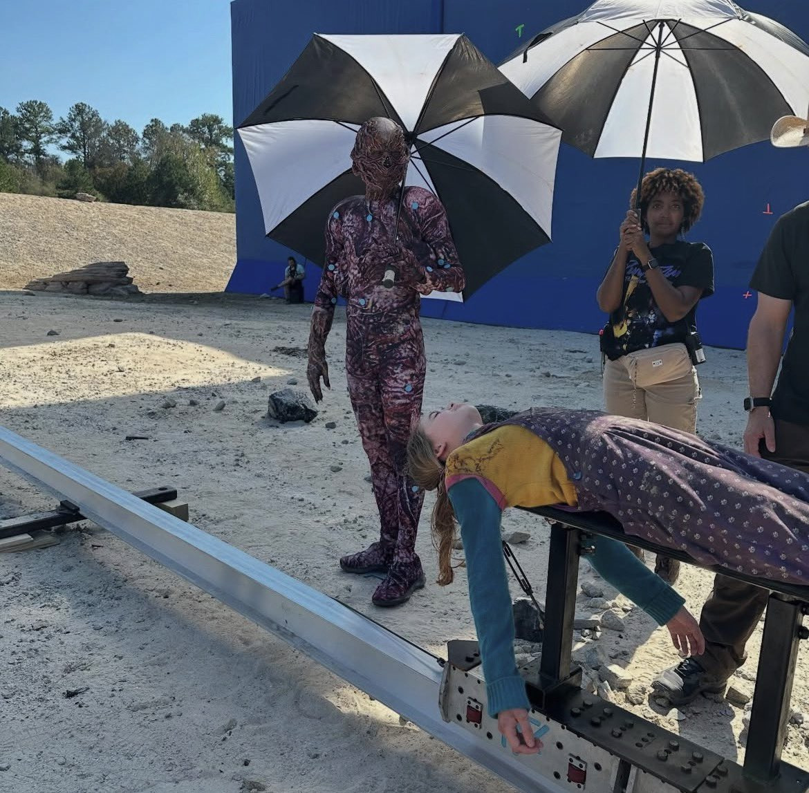 기묘한이야기 베크나 촬영장 비하인드 사진 | 인스티즈