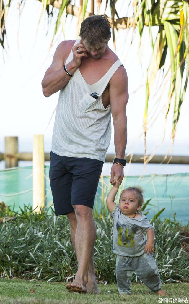 핫도그 소중하게 안고가는 어벤져스 토르(딸등신 햄식이) | 인스티즈