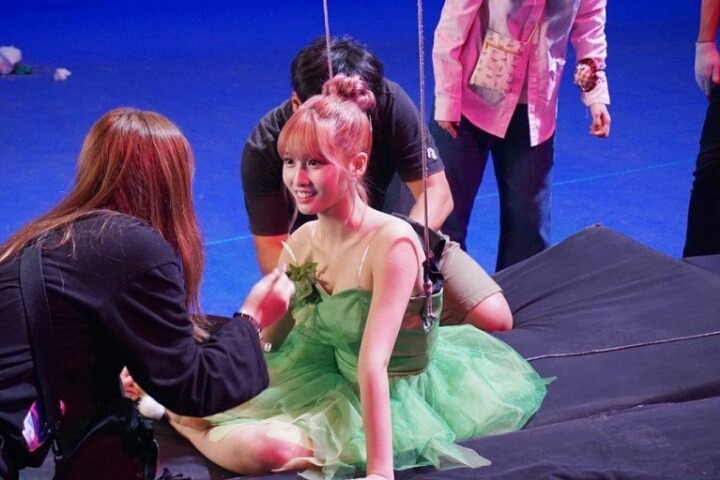 [트와이스] 와이어액션에도 해맑은 팅커벨 모모 | 인스티즈