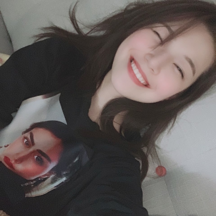 평범한 눈웃음을 가지고 있는 프로미스나인 백지헌 | 인스티즈