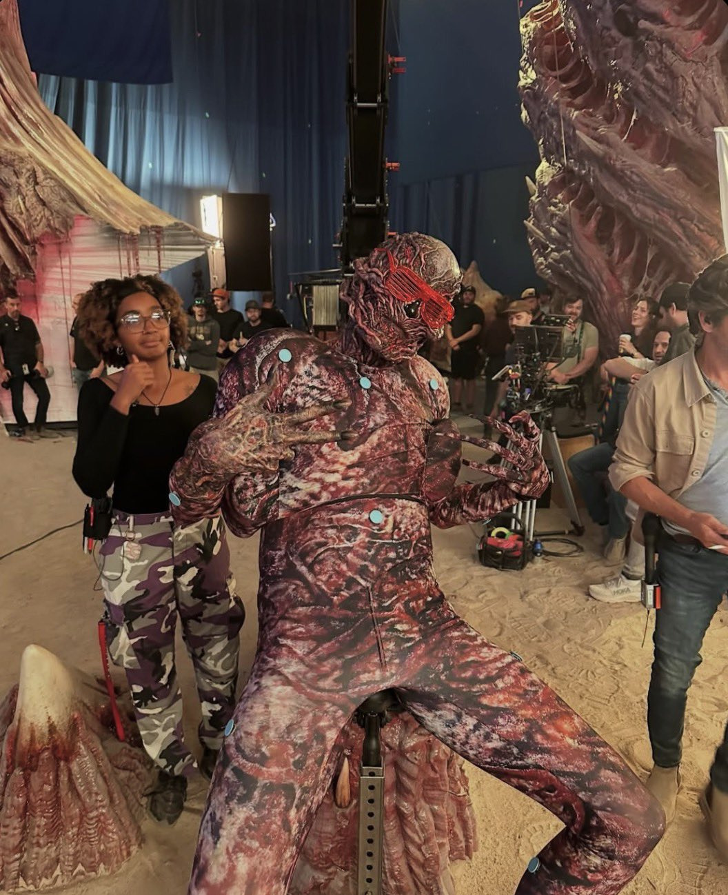 기묘한이야기 베크나 촬영장 비하인드 사진 | 인스티즈