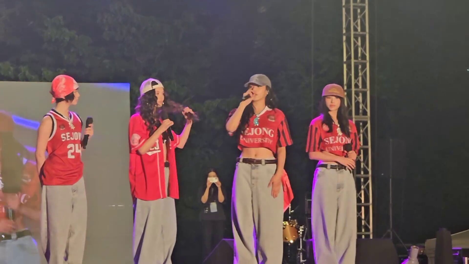 민희진에게 각자 다른 방식으로 위로를 전하는 뉴진스 멤버들 | 인스티즈