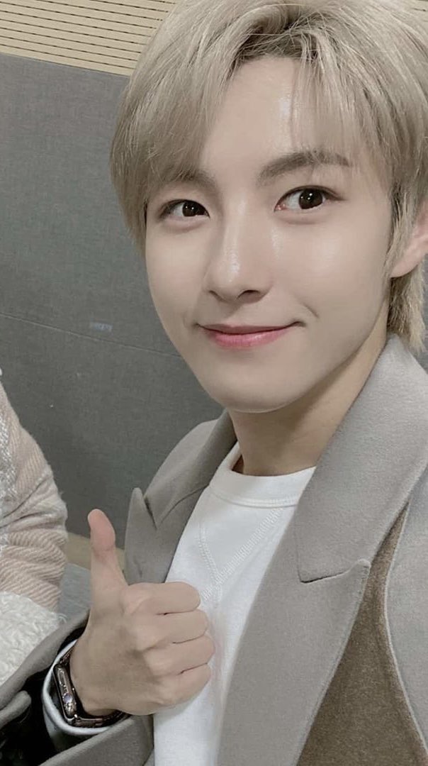 아이돌들의 애플워치 착샷을 모아모아 | 인스티즈