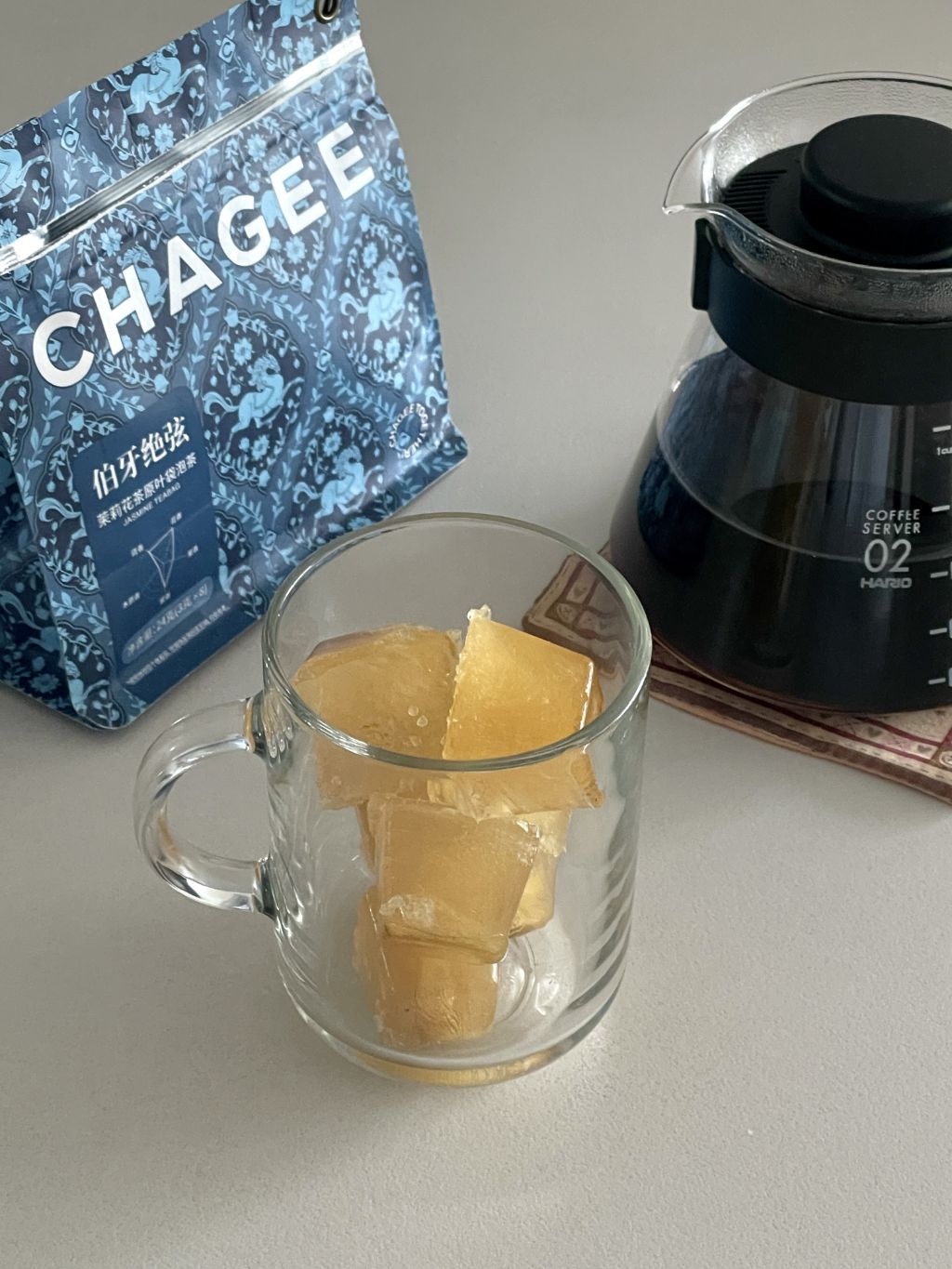 자스민 티 우려서 얼리고 그 얼음으로 아메리카노 만들면 꽃향에 극락 가는 자스민 아아메 되는거 아시는 분.twt | 인스티즈