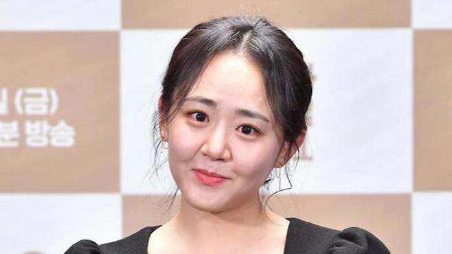 '희귀병 완치' 문근영, 9년 만 복귀→'좌석 텅텅' 굴욕 속…"날 떠나지 마" | 인스티즈