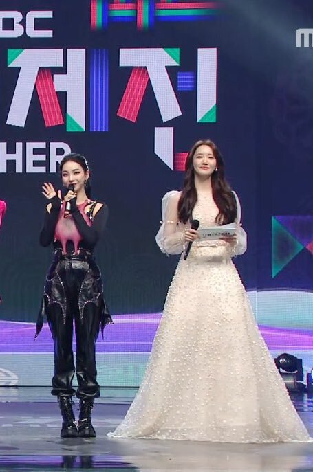 카리나vs윤아 투샷 정면대결 ㄷㄷ...jpg | 인스티즈