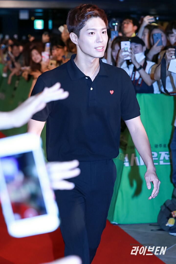 박보검 최근 벌크업 중인 듯한 몸.JPG | 인스티즈
