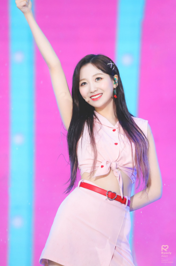 나름 과감하게 바뀌고 있는 러블리즈 수정이의 의상변화.jpgif | 인스티즈