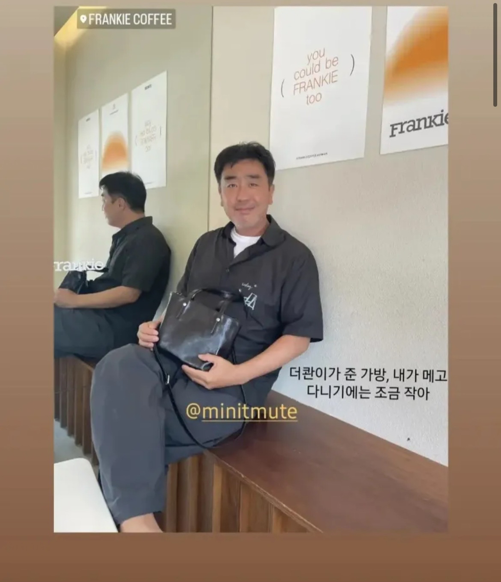 류승룡 이 아저씨 정말 웃겨ㅠㅠㅠㅠ류덕환이 미닛뮤트 가방줘서 들고다님 ㅠㅠㅠㅠㅋㅋㅋㅋㅋㅋ | 인스티즈