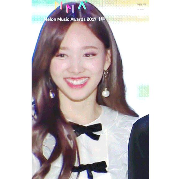 나연이 과즙상이란 말을 듣는 이유 gif | 인스티즈