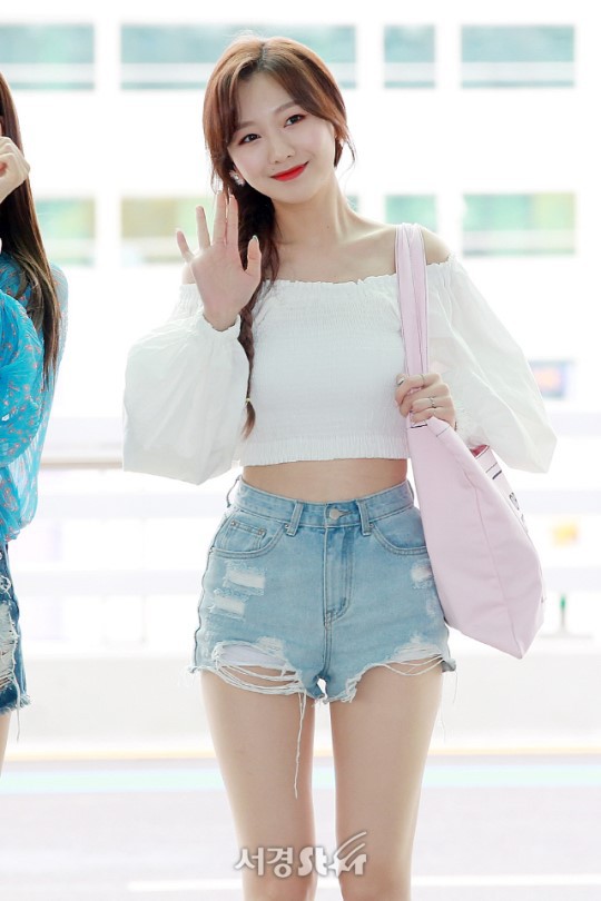 나름 과감하게 바뀌고 있는 러블리즈 수정이의 의상변화.jpgif | 인스티즈