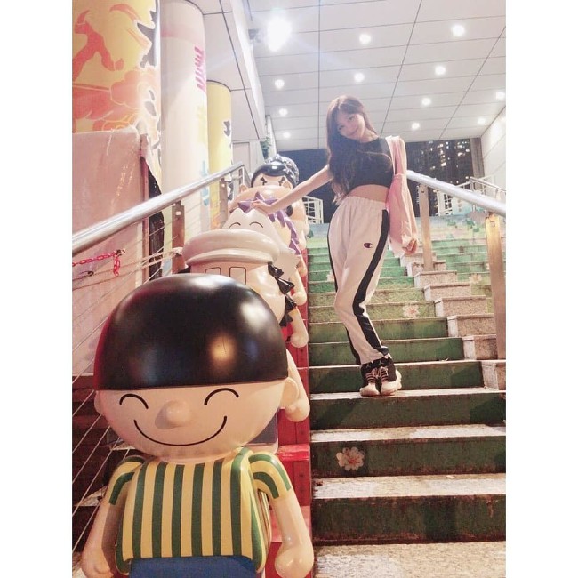 나름 과감하게 바뀌고 있는 러블리즈 수정이의 의상변화.jpgif | 인스티즈